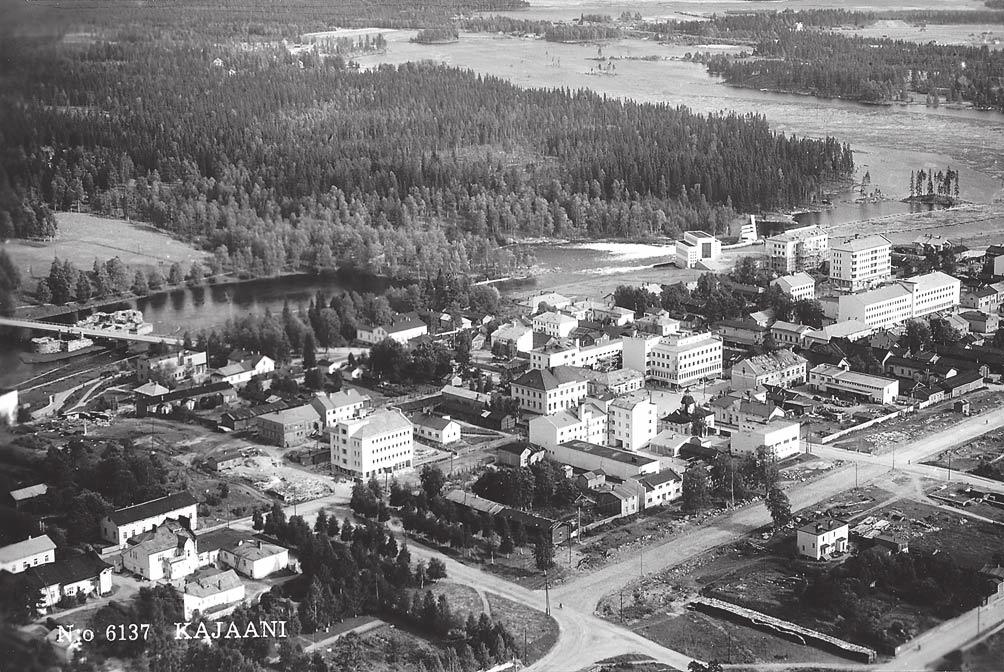 Kajaanin keskustaa, Veljekset Karhumäki postikortti.