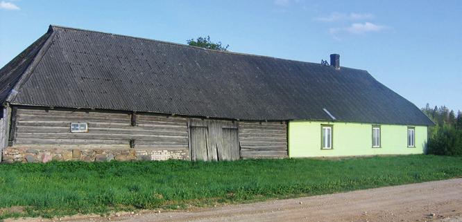 Perinteisissä virolaisissa maatilarakennuksissa oli ovet vastakkaisilla puolilla, jolloin sisälle saatiin läpiveto. haittaa, kunhan ne saavat olla kuivassa paikassa, jossa ei talvisin vedä.