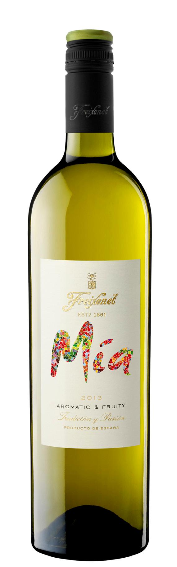 VALKOVIINIT ESPANJA, ETELÄ-AFRIKKA & ITALIA sivu 21 RUEDA Marqués de Cáceres Rueda Verdejo 10,85 12011 / 6 x 75 cl /12,5% Marqués de Cáceres, DO Rueda 100% Verdejo Kuiva (1,5 g/l), mineraalinen,