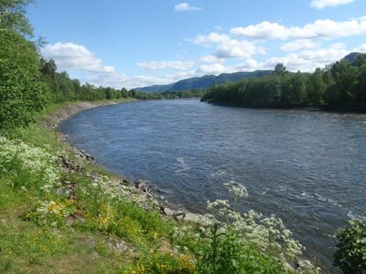 Röskaft on pituudeltaan noin 200 metriä, syvin kohta on poolin keskiosalla. Poolin keskiosalta loppua kohden se hiukan madaltuu ja virtaus voimistuu tasaisesti.