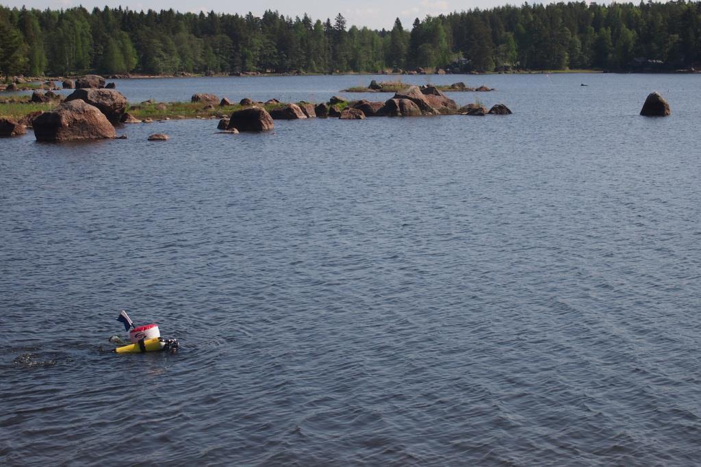 1100 m pituinen reitti Kalasataman eteläisen aallonmurtajan itäpuolella 0,5 2,5 m syvyysalueella.