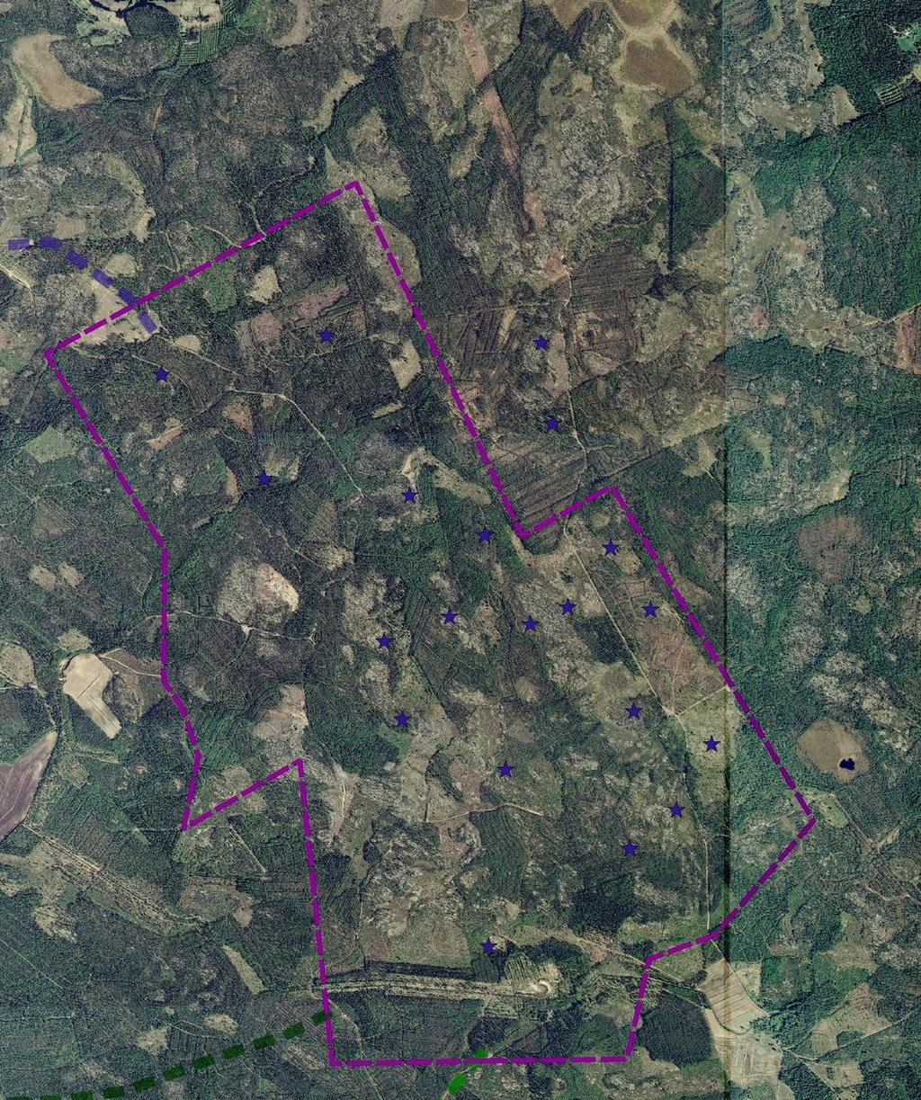 8 3. Maisema, topografia ja geologia Tuulipuiston hankealuetta leimaavat laajat kallioesiintymät, jotka kohoavat 1 7 m ympäristöstään.