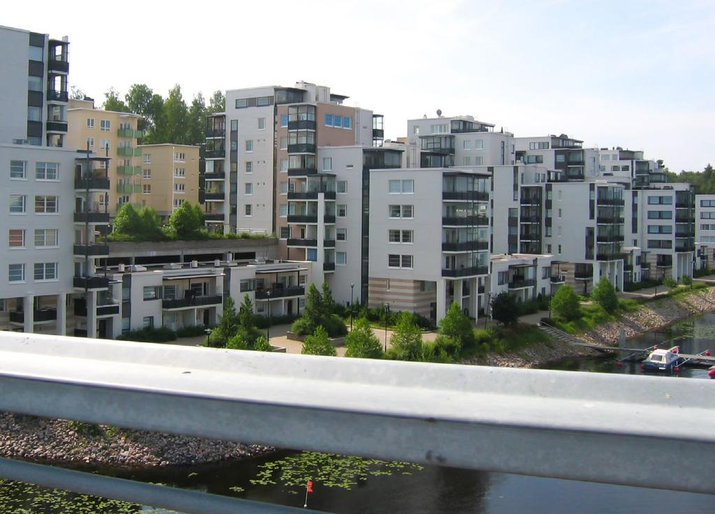 Kuokkalan asuinaluetta Jyväsjärven rannalla. Kuva Tuomas Luukkonen/Wikipedia TEKSTI TEEMU KEMPPAINEN, HELSINGIN YLIOPISTO MIKÄ ROOLI JÄRJESTÄYTYNEELLÄ NAAPURUSTOLLA ON ALUEEN TURVALLISUUTEEN?