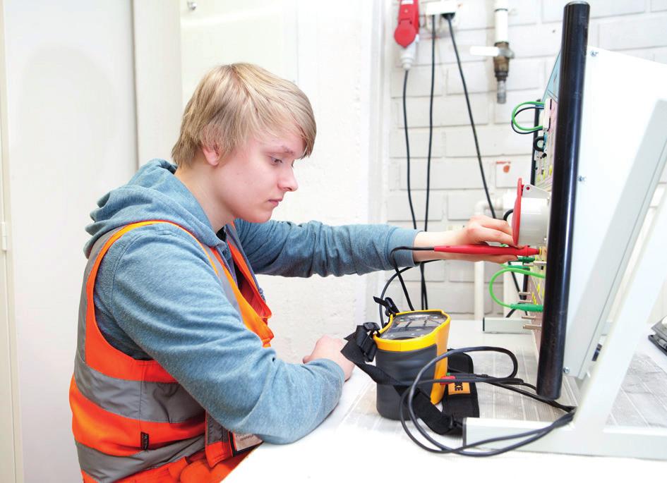 Sähkö- ja automaatiotekniikan perustutkinto SÄHKÖASENTAJA Myllykyläntie 8, Loimaa Ilta-monimuotokoulutuksena kolmena iltana viikossa (tiistai, keskiviikko ja torstai).