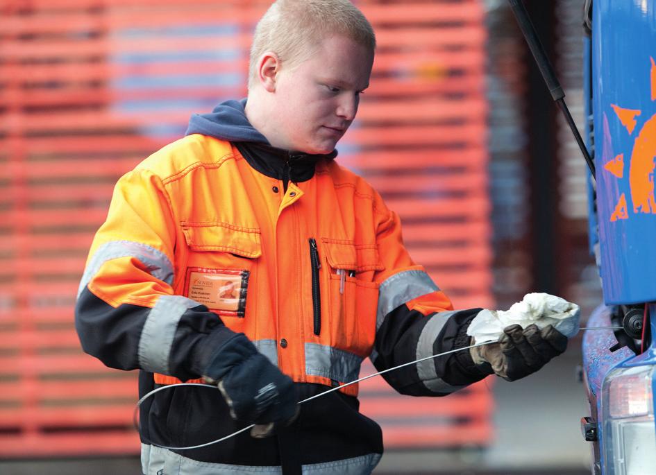 Logistiikan perustutkinto AUTONKULJETTAJA *autonkuljettaja/linja-autonkuljettaja/ yhdistelmäajoneuvonkuljettaja* JA UUDESSAKAUPUNGISSA Myllykyläntie 8, Loimaa Viikaistenkatu 1, Uusikaupunki Koulutus
