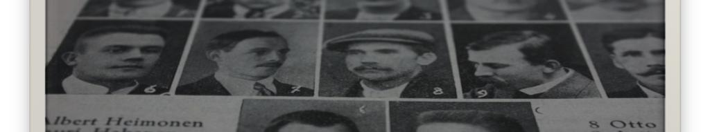 Hän tuo mukanaan vanhoja valokuvia ja kertoo kuinka ne ovat löytyneet erään talon tapetin taakse piilotettuina remontin yhteydessä.