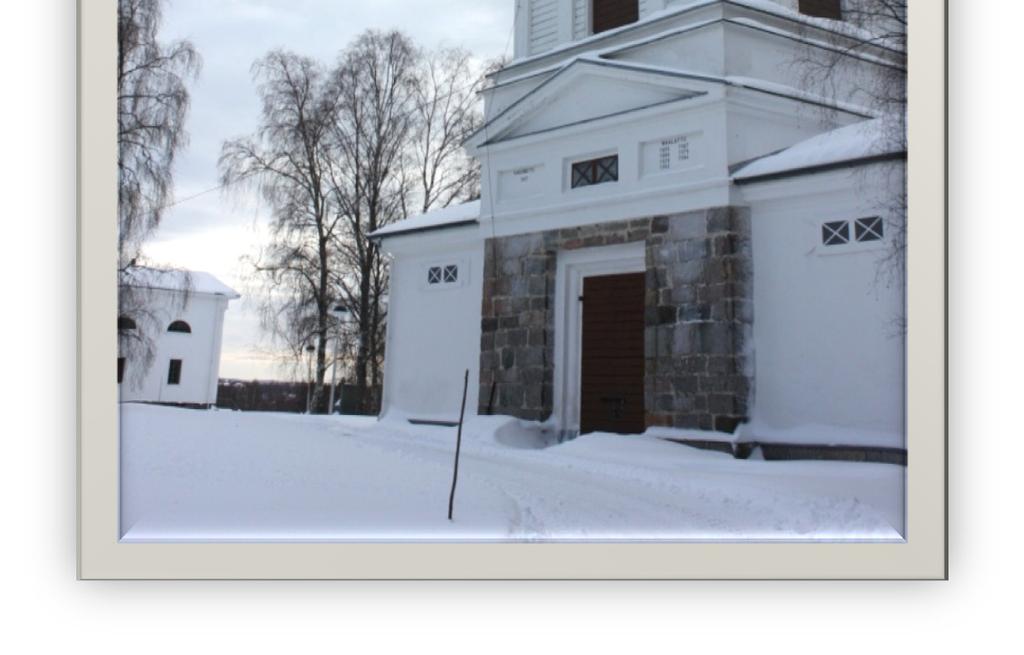 Menneen ja nykypäivän välille syntyy vuoropuhelu. Paikka, missä teurastukset toimeen pantihin, tuo kirkon kellotapuli oli kaikkein yleisin.