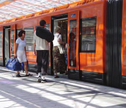 Helsingin joukkoliikenne ja HKL HKL huolehtii Helsingin sisäisen joukkoliikenteen suunnittelusta, kehittämisestä, tuottamisesta ja valvonnasta.