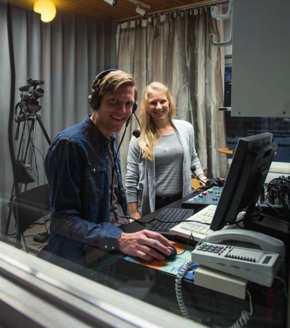 Media ja tietotekniikka Media och datateknik Tero Karhu ja Lia Strandberg ovat opiskelleet urheilujournalismia, Tero Helsingin evankelisessa opistossa ja Lia Laajasalon opistossa.