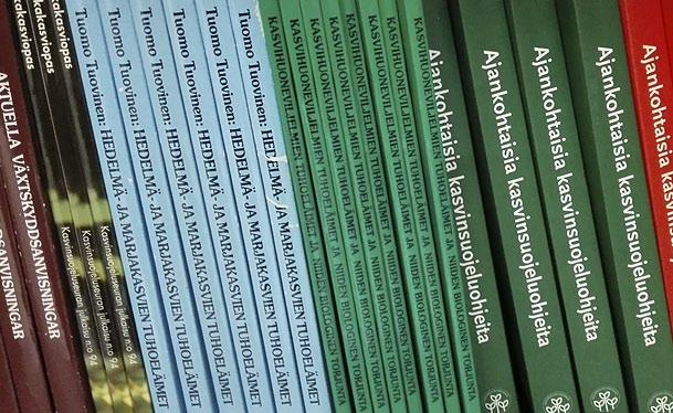 tuhoeläimet ja hyötyeliöt Toim. Eija Hård, 2003 Ajankohtaisia kasvinsuojeluohjeita Toim. Paavo Ahvenniemi, 2012 Ajankohtaisia kasvinsuojeluohjeita Toim.