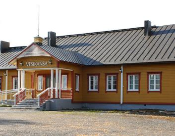 Hollolan vanhainkoti sijaitsee Pyhäniemessä. 3 HANKEIDEAA KIRKONKYLÄLLE 1. Kirkonkylä Messilä -kevyen liikenteen väylän rakentamisen edistäminen 2.