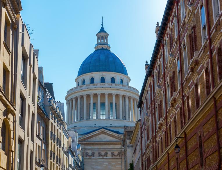 QUARTIER LATIN Quartier Latinin eli Latinalaiskorttelin alueella sijaitsee useita korkeakouluja, mm. Sorbonnen yliopiston rakennuksia.