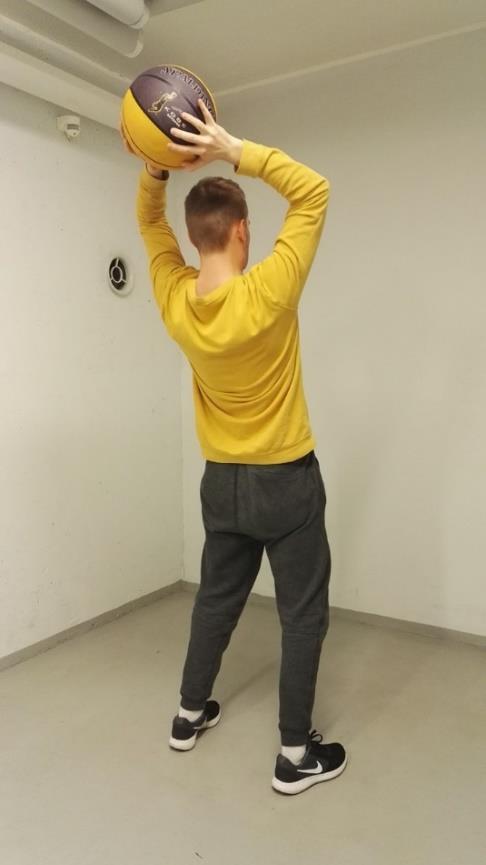 70 Kuntopallon heitto pään yli (Walker 2014, 23; Mannio 2015) Tämä on monipuolisesti keihäänheittäjän ylävartaloa harjoittava
