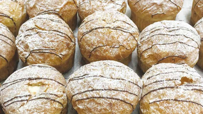 05163 ELONEN HEDELMÄ-YLLÄRIWIENER IRTO 85 g AL 6 kpl Ainesosat: Wienerpohja [vehnäjauho, kasvirasva (palmu, rapsi, kookos), kananmuna, sokeri, vesi, vehnägluteeni, hiiva, suola, emulgointiaine