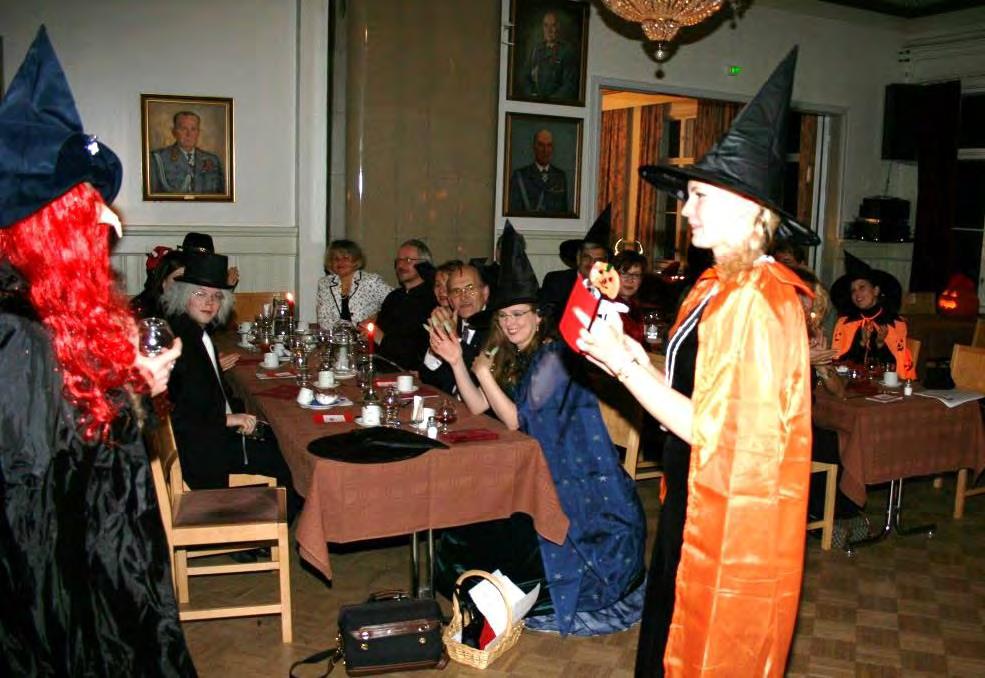 jäsenet seuralaisineen lämpimästi tervetulleiksi iloiseen kurpitsojen, noitien ja kummitusten juhlapäivän teemaa mukailevaan Halloween-pikkujoulujuhlaan Upseerikarholle.