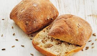 pellavansiemen, laktoositon voi, hiiva, suola (1,2 %) ja psyllium. Voimakassuolainen. Jyviä 11 %.