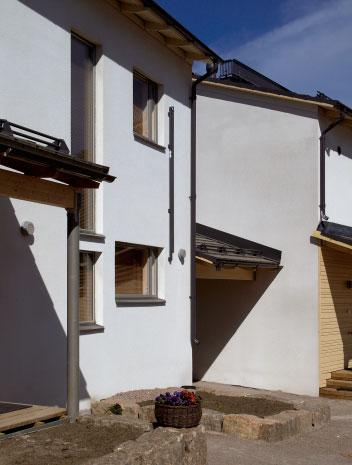 The houses were adapted to an environment of both old wooden villas and densely planned high-rise buildings.