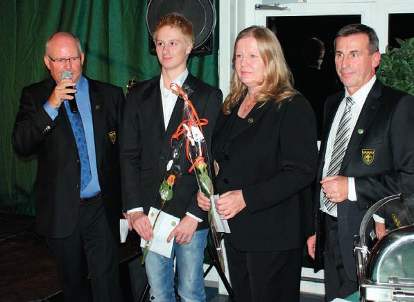 Seuran mestareita 2011 ikäluokkien lyöntipelissä, vasemmalta Kari Tähtinen, Patrik Eskola, Johanna Laakso, Miki Kuronen, Ritva Väre ja Leena Koivisto. 6.