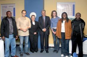 VUOSIKERTOMUS 2006 TIEDOTUSTOIMINTA parlamentin Dublinin tiedotustoimiston päällikön Francis Jacobsin ja toimiston henkilöstön sekä komission Dublinin edustuston henkilöstön kanssa. Marraskuun 13.