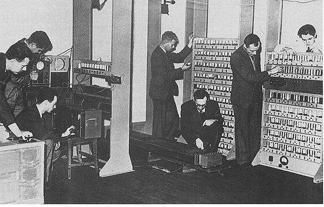 EDSAC Maurice Wilkes, Englanti, 1949 Electronic Delay Storage