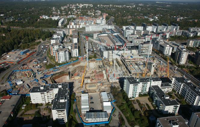 6 Länsimetro syksy 2014 www.lansimetro.fi Kuva Skyfoto Kuvapalvelusta löytyy myös ilmakuvia työmaa-alueista. Kuvassa Matinkylän metrokeskuksen työmaaalue syyskuussa 2014.