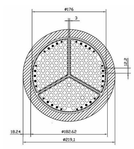 9 2.2 Rakenne Koelaitteistossa tehollinen sydänosa on sisähalkaisijaltaan 182,64 mm ja korkeudeltaan 2,42 m.