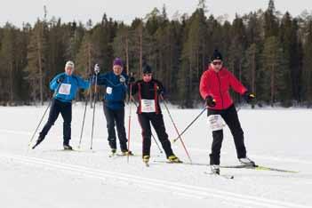 lomalaisetkin yhteen iloiseen menoon Kiannon Kuohuihin, Wanhan Kalevan baariin ja soivalle risteilylle Kianta-laivalle.