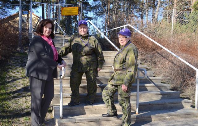 Kurssinjohtajat ja muu organisaatio kävivät yhdessä läpi käytännön asiat, merkkasivat ja laputtivat kurssipaikat ja kasarmit valmiiksi kurssilaisille.