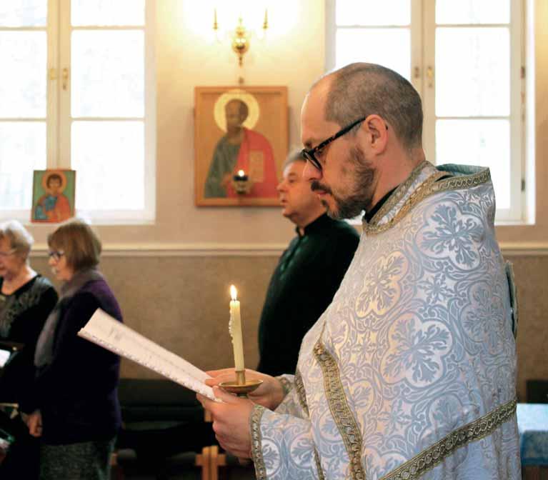 Papiksi vihkimisensä jälkeen isä Kimmo Kallinen toimitti ensimmäisen liturgian yksin Porvoon Kristuksen kirkastumisen kirkossa.