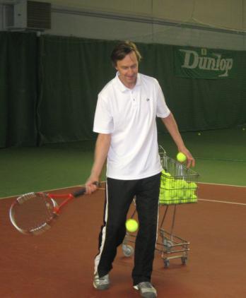 Näin Jukka kertoo itsestään: Päädyin tenniksen pariin vanhempieni kautta ja aloitin pelaamisen vasta n.12-vuotiaana. Valmentamiseen ajauduin oman valmentajani apupoikana. Nyt olen valmentanut n.