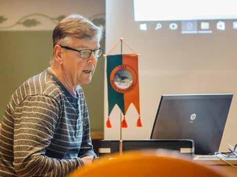 Kokoukseen oli saapunut hieman toistakymmentä jäsentä, joten kokousta ei tarvinnut viedä läpi pelkästään hallituksen jäsenten ja toimihenkilöiden voimin.