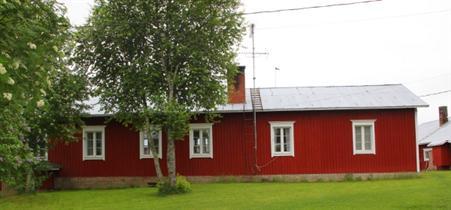 puoji ja 1880 luvulla pystytetty aitta.