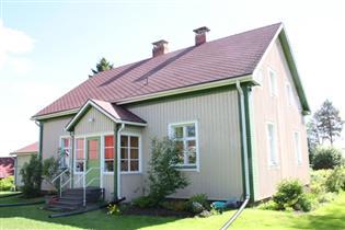 klassistinen päärakennus. Sitä on laajennettu 1950 luvulla.