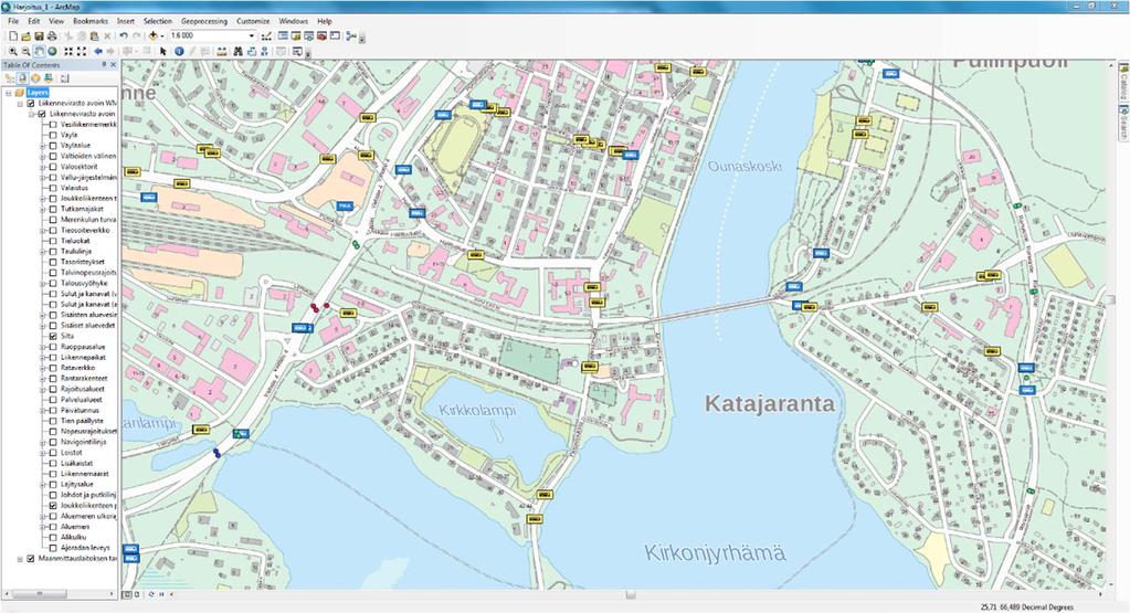 31 Kuvio 12. ArcGIS ohjelmiston päänäkymä 4.3 MapInfo MapInfo on kaupallinen paikkatieto-ohjelmisto. Ohjelmalla pystyy myös käsittelemään vektori- ja rasteriaineistoja.
