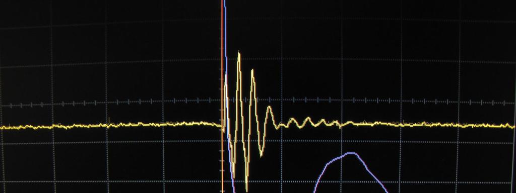 5.4 Oskilloskooppi Oskilloskoopin merkki on Agilent infiniium. Oskilloskooppi näyttää kiihtyvyysanturilta tulevan jännitteen. V.