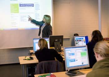 Tiedon hankintaa ja hallintaa laadukkaasti tukena kirjaston tarjoama koulutus informaatiolukutaitoon Tietoasiantuntijat Tuula Huuskonen ja Katja Kunttu 18 Miksi tiedonhankinnan koulutusta?