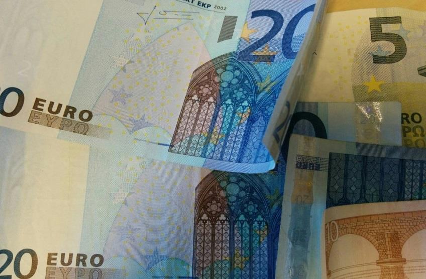 kirjastoammatillisiin tehtäviin ja