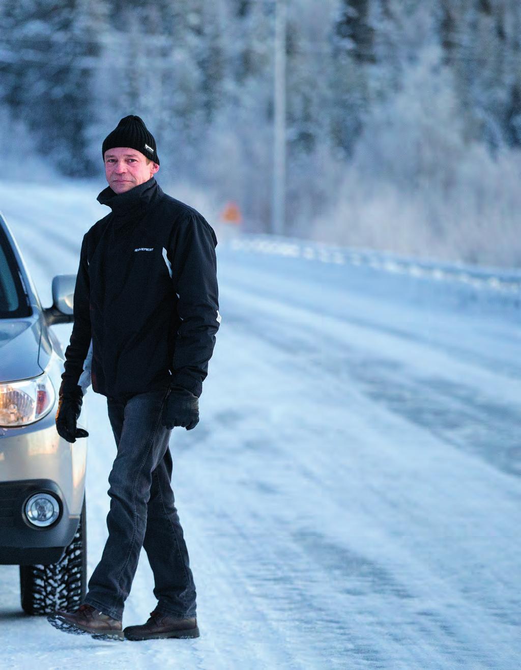 Kemijärveläinen Matti Pirttijärvi Rovaniemellä matkalla töihin 12.12.2016.