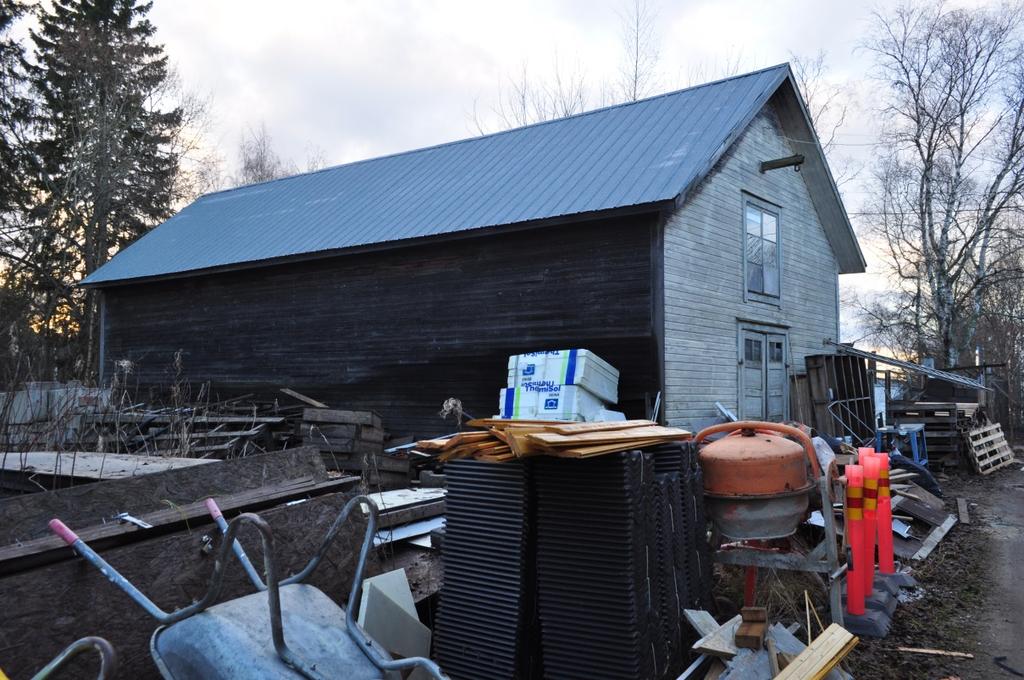 15 Varasto, Rakennus III (1019260226) Rankorakenteinen varastorakennus rakennettiin tehdasrakennuksen laajennuksen yhteydessä tontin eteläreunalle.