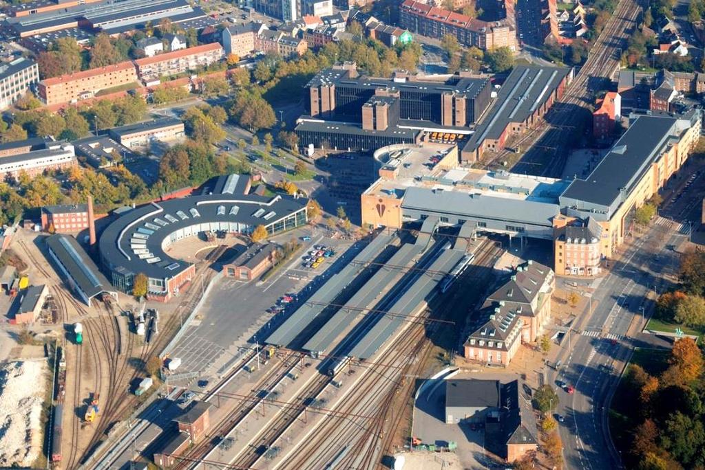 Odense Kaukojunat ja raitiotiehanke ruokkivat strategisesti toisiaan Kuva: Odensen kaupunki Kaupungin tiivistäminen kevytraitiotien ympärillä, kantakaupungin elävöittäminen ja päärautatieaseman