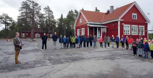 Varhaiskasvatus, esi- ja perusopetus, lukio Varhaiskasvatus Kaikilla alle kouluikäisillä lapsilla on oikeus kunnan järjestämään päiväkoti- tai perhepäivähoitoon.