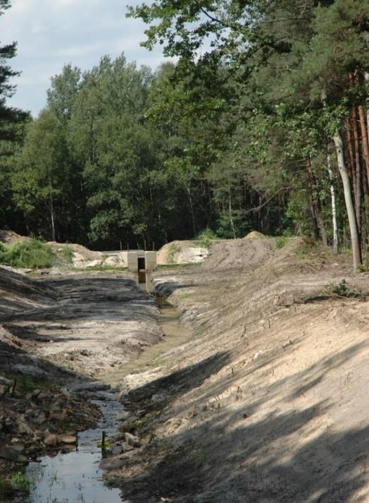 yhteenlaskettu pituus on yli 0,8 kilometriä. Allas tehdään 0,5 metriä syvemmäksi kuin varsinainen kuivatusoja ja sen pituus on 30 50 metriä.