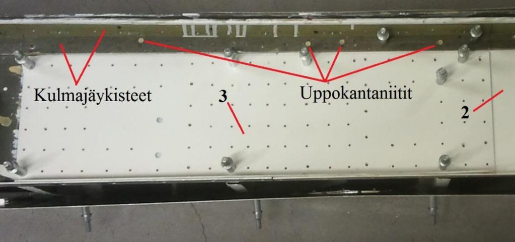 Ratkaisuna tähän kulmalastan ja salon rei istä suurin osa aseteltiin lomittain siten, että reikien etäisyys toisistaan ei ollut pienempi kuin 0,75 tumaa.