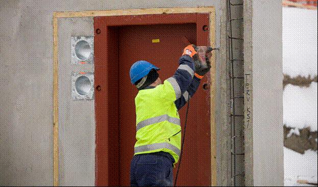 Elementtisuojassa valmiiksi asennettu kiinnityskehys.