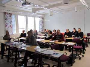 4. TIIMIEN JA JAOSTEN TOIMINTA VUONNA 2012 oppilaitosten johtoa tuomalla esille pedagogiseen johtamiseen liittyviä käytännön kokemuksia ja näkökulmia.