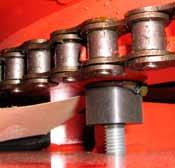 Etäisyyden induktiivisesta kytkimestä hampaaseen on oltava 2-4 mm. A Levy tukirenkaassa B 2-4 mm 7.