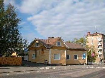 Asuinrakennus tarjosi valmistuessaan asukkaille modernit asumisen edellytykset: keskuslämmitetyt huoneet, juoksevan veden, wc:n ja kylpyhuoneen.