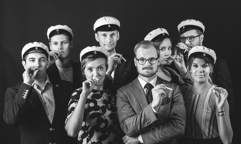 Puheenjohtajalta Brändistrategian osa-alueita integroitiin toimisto-oh- kuten toimintasuunnitelmaa ja opiskelijakeskusta yh- jelmaan jo alkuvuodesta ja sitä toteutettiin käytännössä dessä.