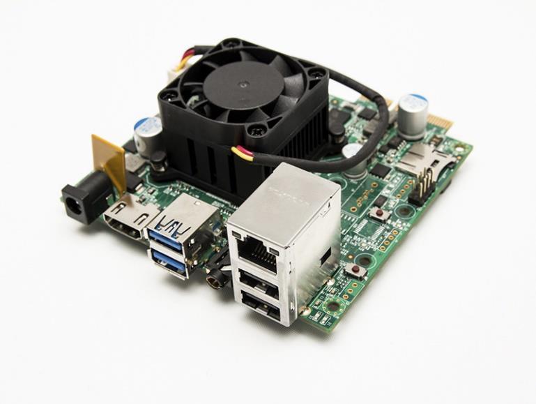 Liite 4 (2) Gizmo 2 Gizmo on AMD:n luoma mikrotietokone. Advanced Micro Devices eli AMD on kokenut grafiikkakorttien, emolevyjen ja prosessorien tekijä. Gizmo perustuu avoimeen lähdekoodiin.