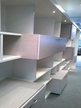 Lisää esimerkkejä avotoimisto + käytävä 100 m2 80 70 60 50 40 Linoli, muovi Taajuus 4 x vko, 1 x viikko Kerran viikossa puhdistus koneella, muina päivinä kulkukäytävien kosteapyyhintä h/v 30 20 10